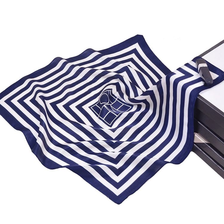 Foulards À Motifs Géométriques En Soie Pour Femmes