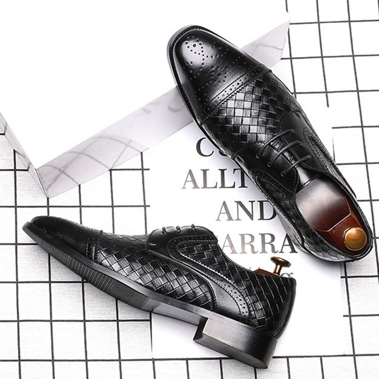 Chaussures Habillées Pour Hommes À Bout Carré Et À Coupe Basse